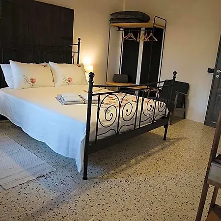 Casale Di Maro Bed & Breakfast 3*
